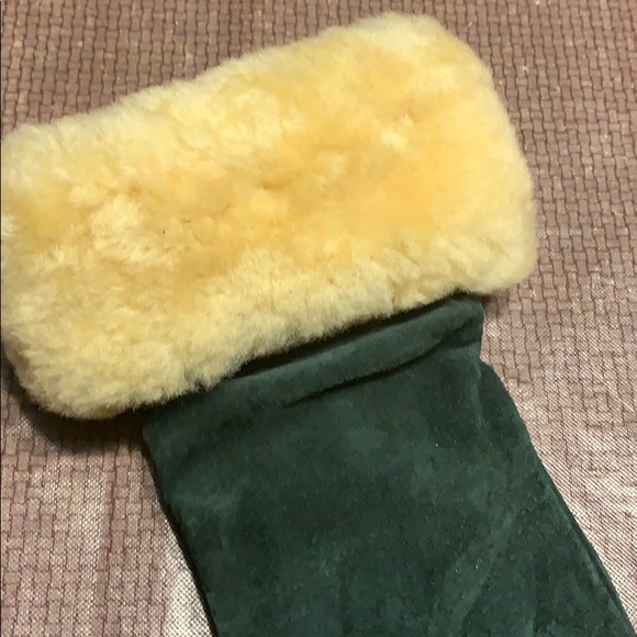 Gloves - Picture 3 of 3